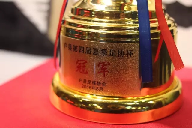 夜间市场剧变：半导体股飙升，黄金价格骤降